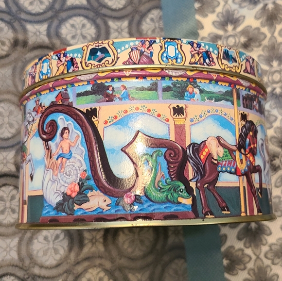 Hershey Carousel Hometown #13 Collectible 1996 Tin - Picture 2 of 10